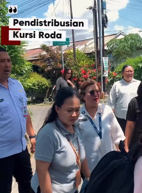 Penyaluran Bantuan Kursi Roda kepada Warga Lingkungan Kartika